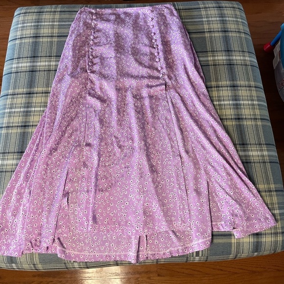 Zara Bloggers Favorite Printed Lilac Daisy Floral Skirt - Picture 5 of 10